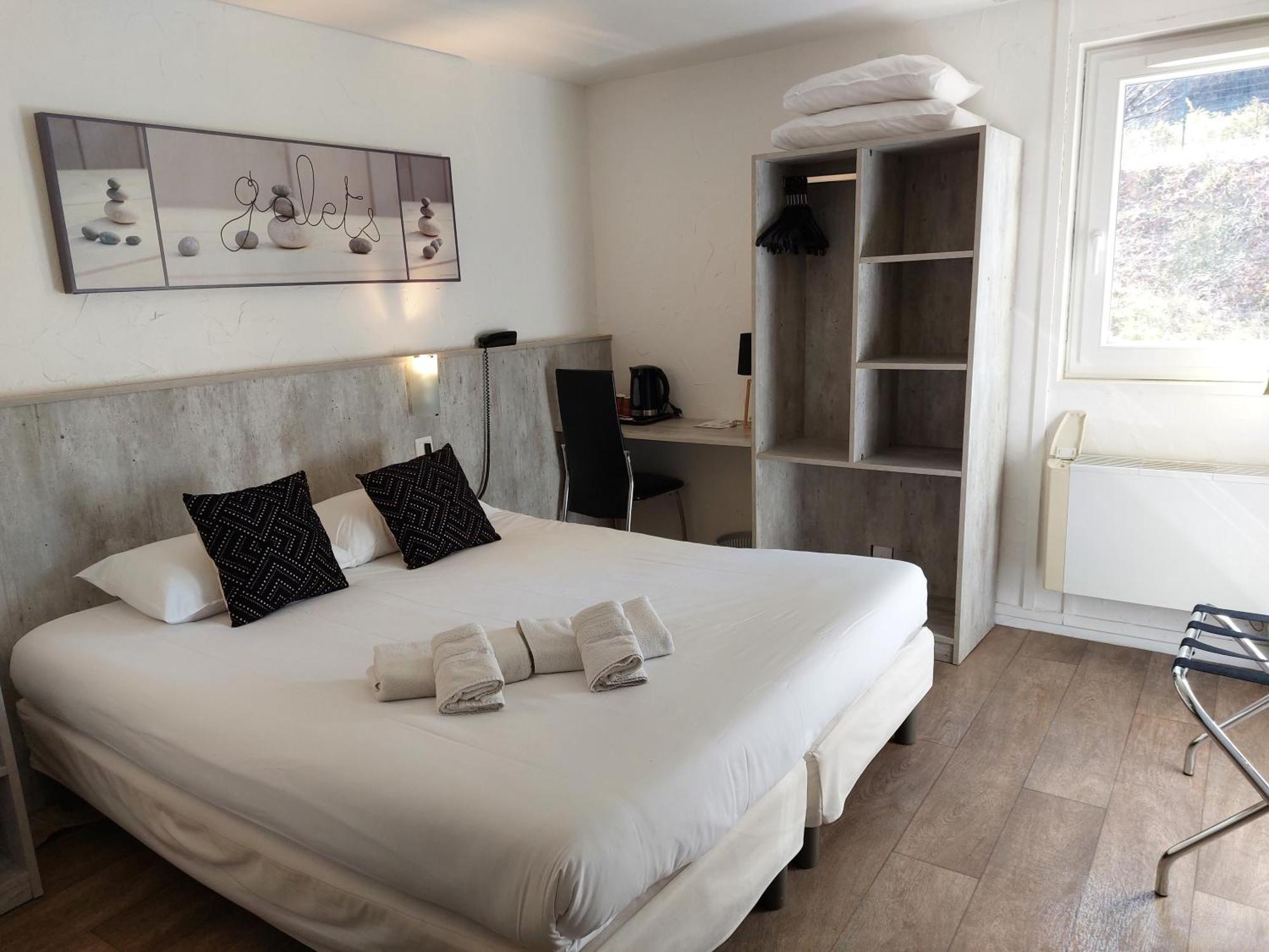Brit Hotel Bosquet Carcassonne Cite Exterior photo